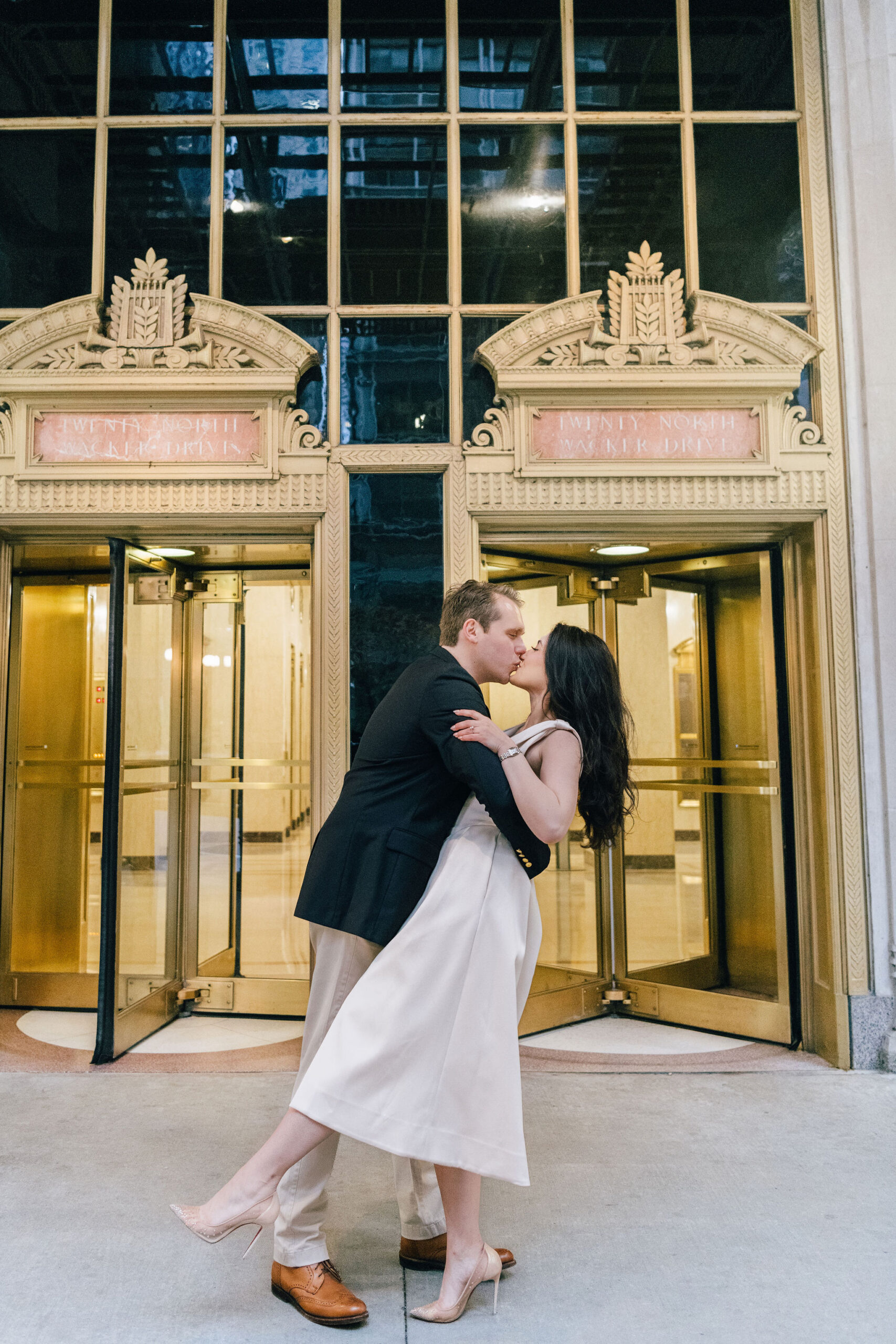 Romantic union station chicago engagement photos