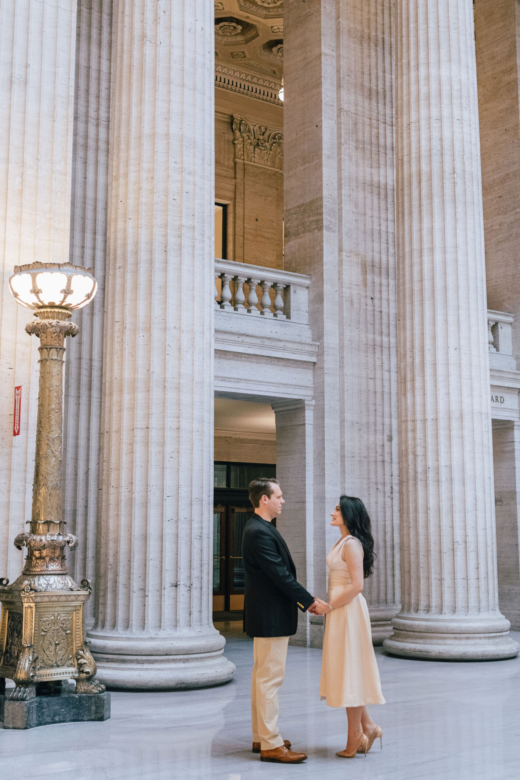 classy Chicago Union Station Engagement Photos